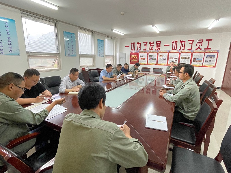 黃陵公司學習傳達生態(tài)水泥公司防范和化解重大風險專題會議精神