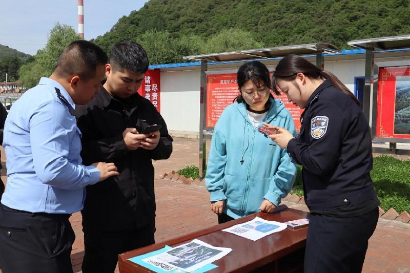 黃陵新材公司：警企合作  筑起防詐“安全墻”